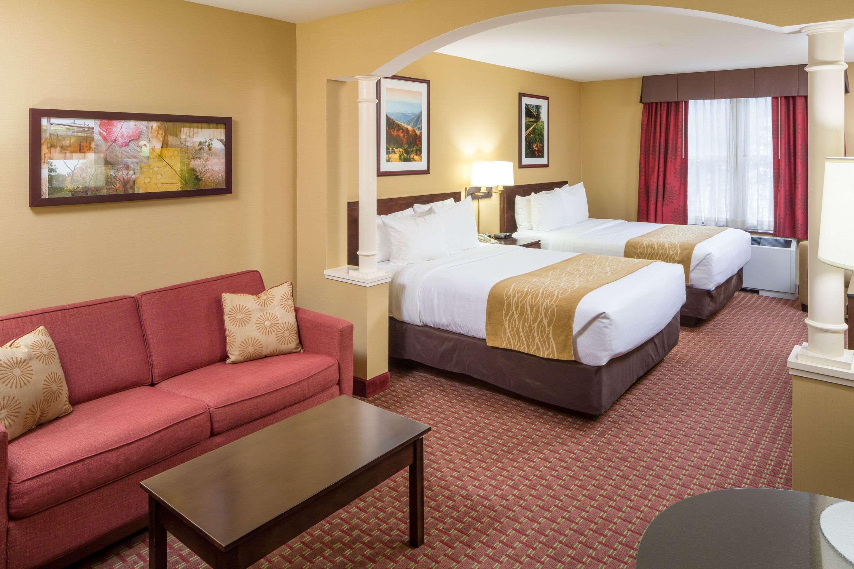 Comfort Inn & Suites Near Burke Mountain Сейнт Джонсбъри Екстериор снимка