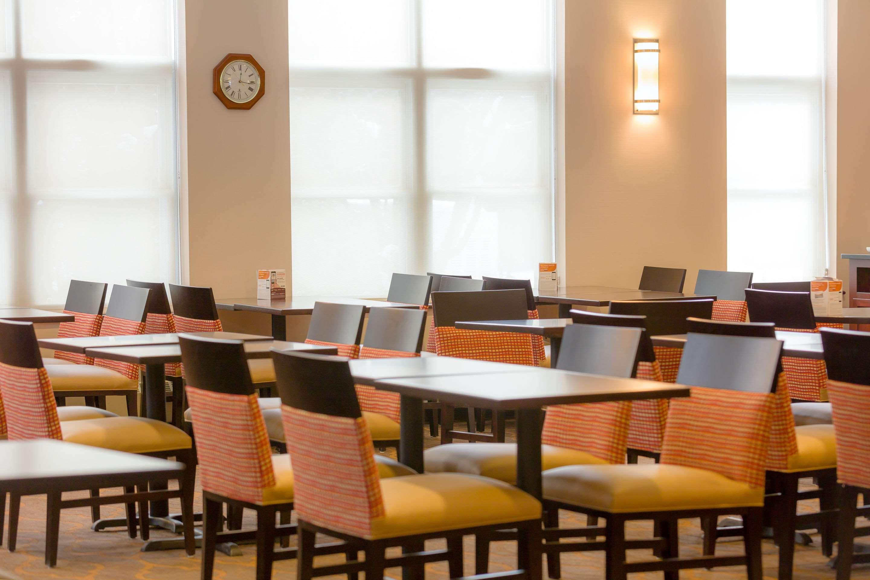 Comfort Inn & Suites Near Burke Mountain Сейнт Джонсбъри Екстериор снимка