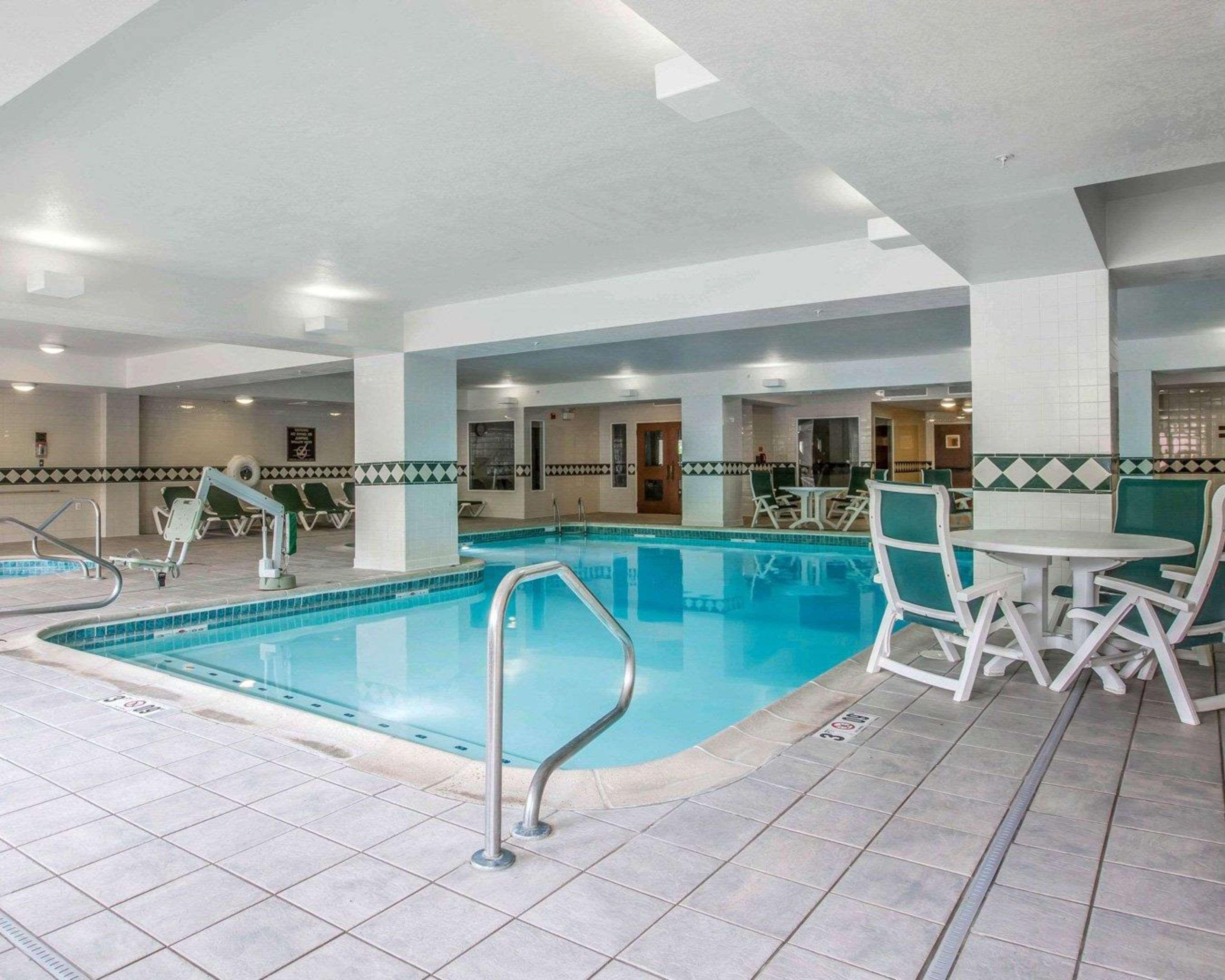 Comfort Inn & Suites Near Burke Mountain Сейнт Джонсбъри Екстериор снимка