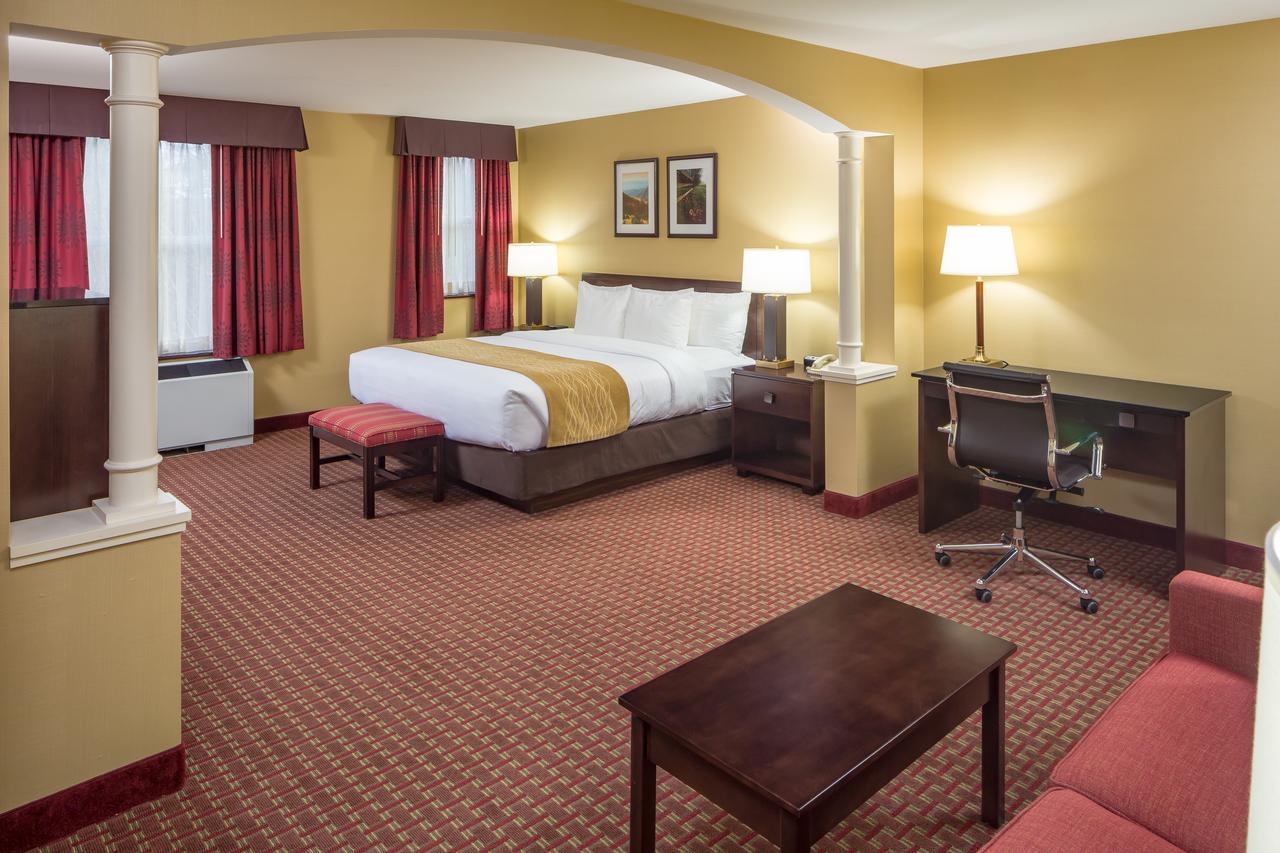 Comfort Inn & Suites Near Burke Mountain Сейнт Джонсбъри Екстериор снимка