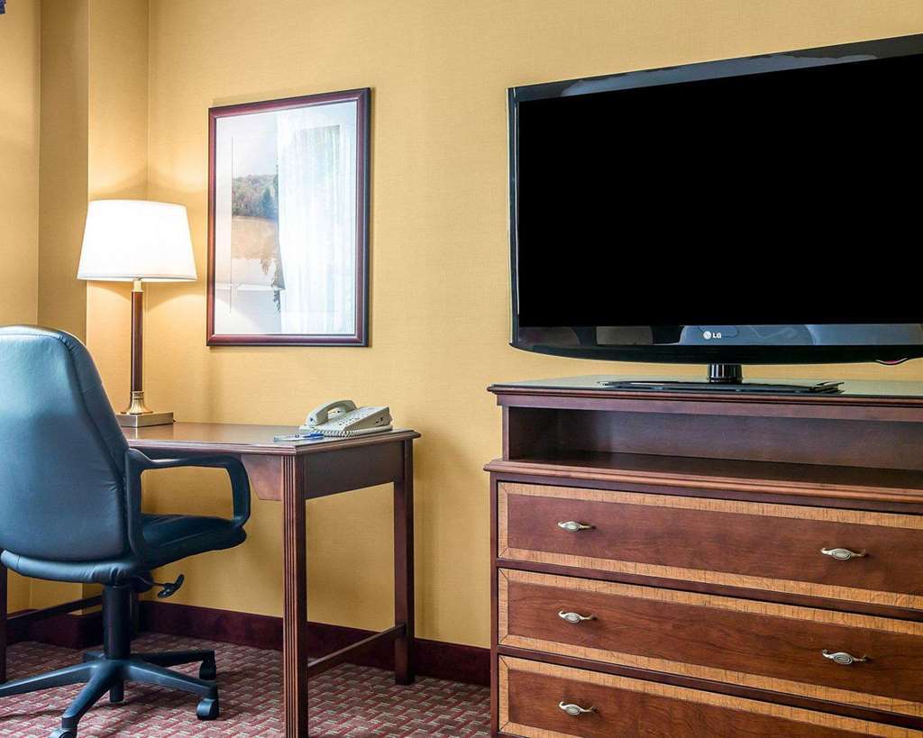 Comfort Inn & Suites Near Burke Mountain Сейнт Джонсбъри Стая снимка