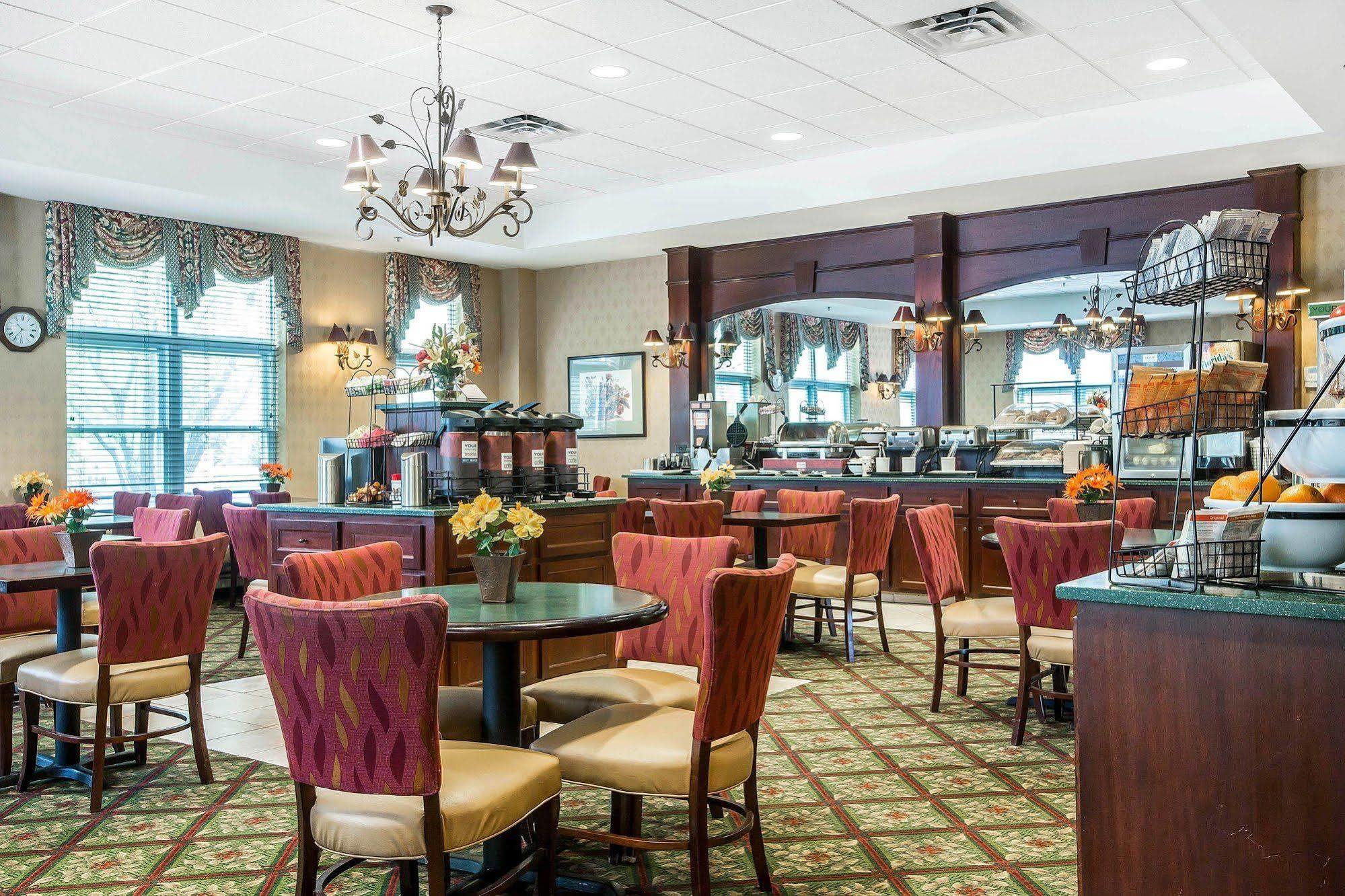 Comfort Inn & Suites Near Burke Mountain Сейнт Джонсбъри Екстериор снимка