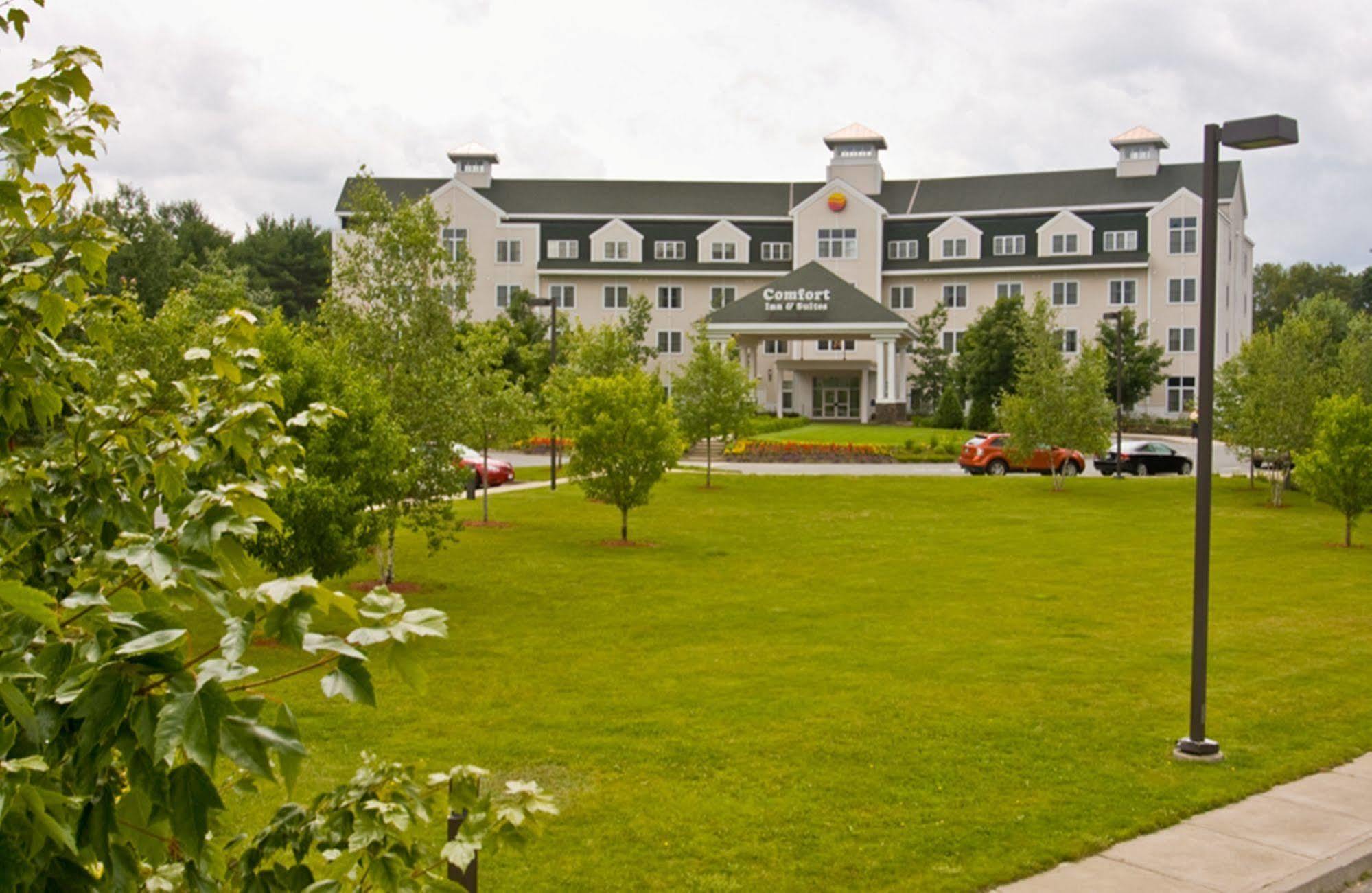 Comfort Inn & Suites Near Burke Mountain Сейнт Джонсбъри Екстериор снимка