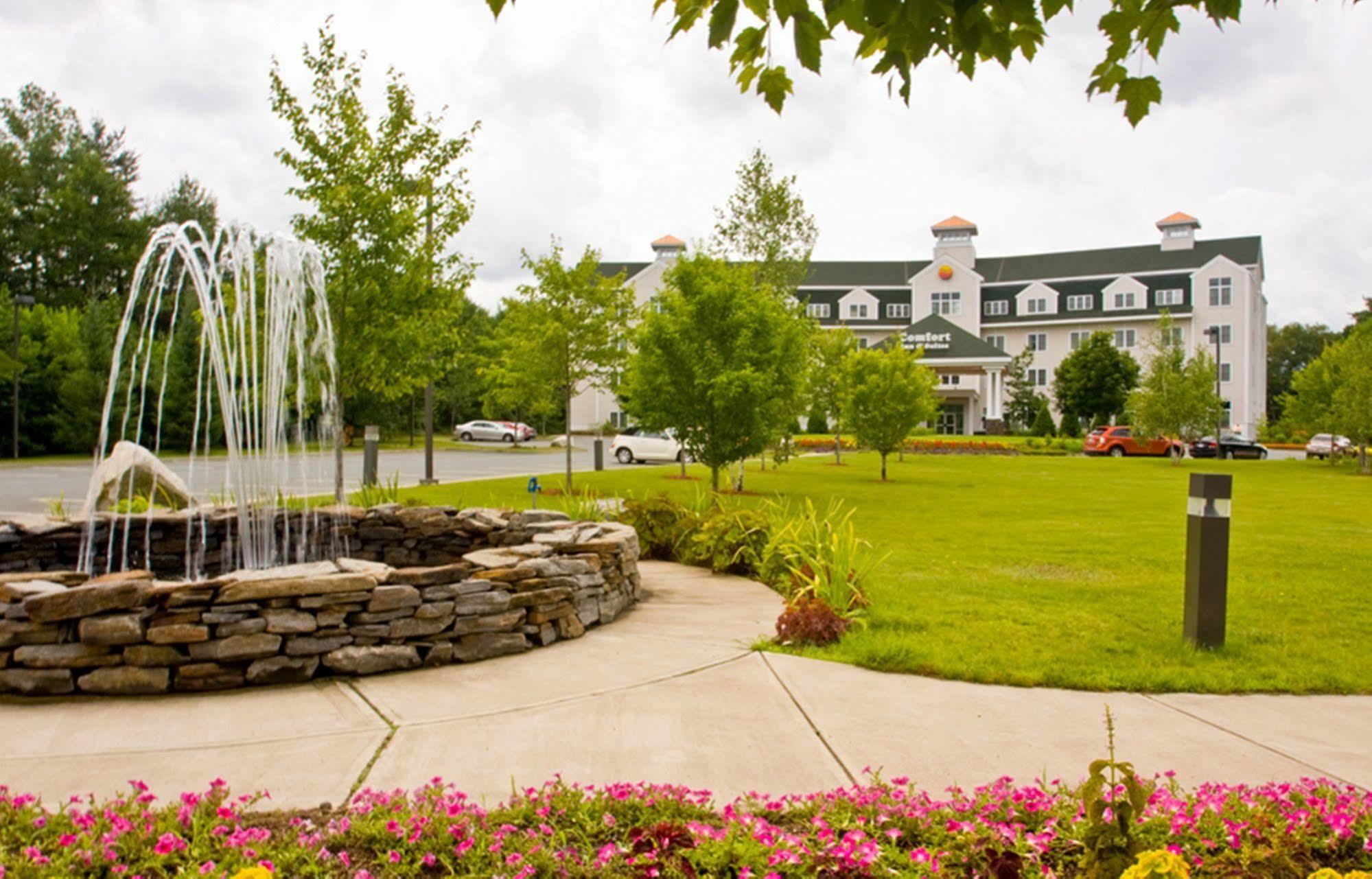Comfort Inn & Suites Near Burke Mountain Сейнт Джонсбъри Екстериор снимка