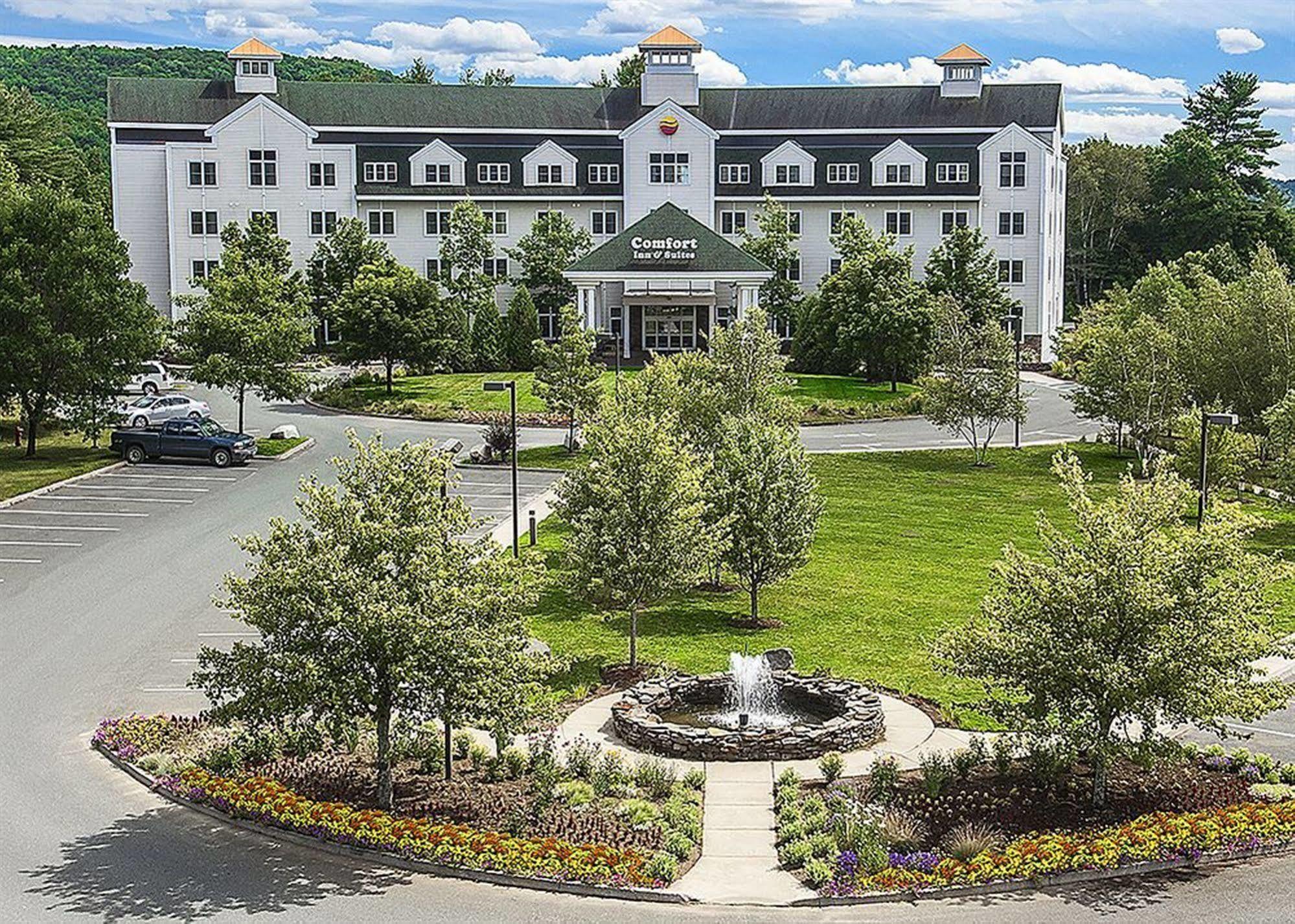 Comfort Inn & Suites Near Burke Mountain Сейнт Джонсбъри Екстериор снимка