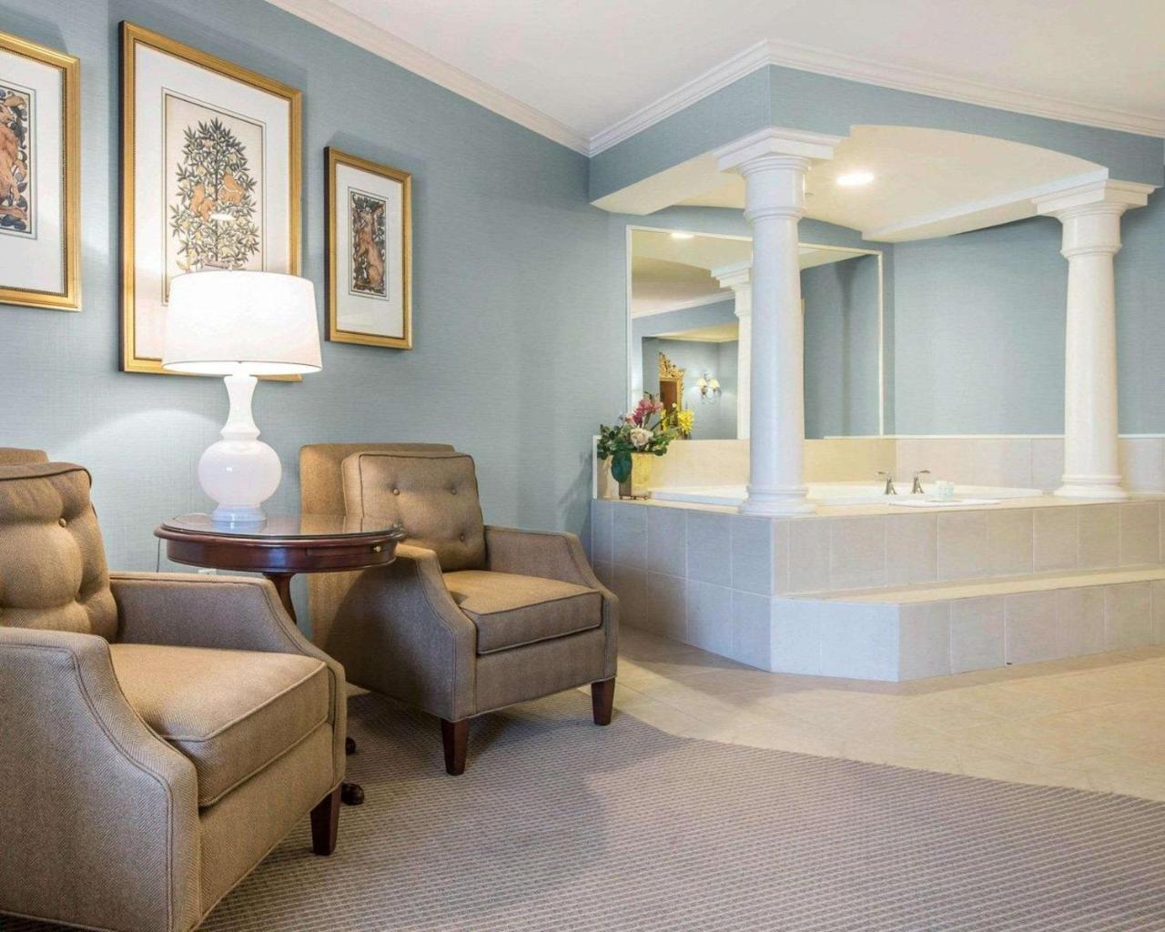 Comfort Inn & Suites Near Burke Mountain Сейнт Джонсбъри Екстериор снимка