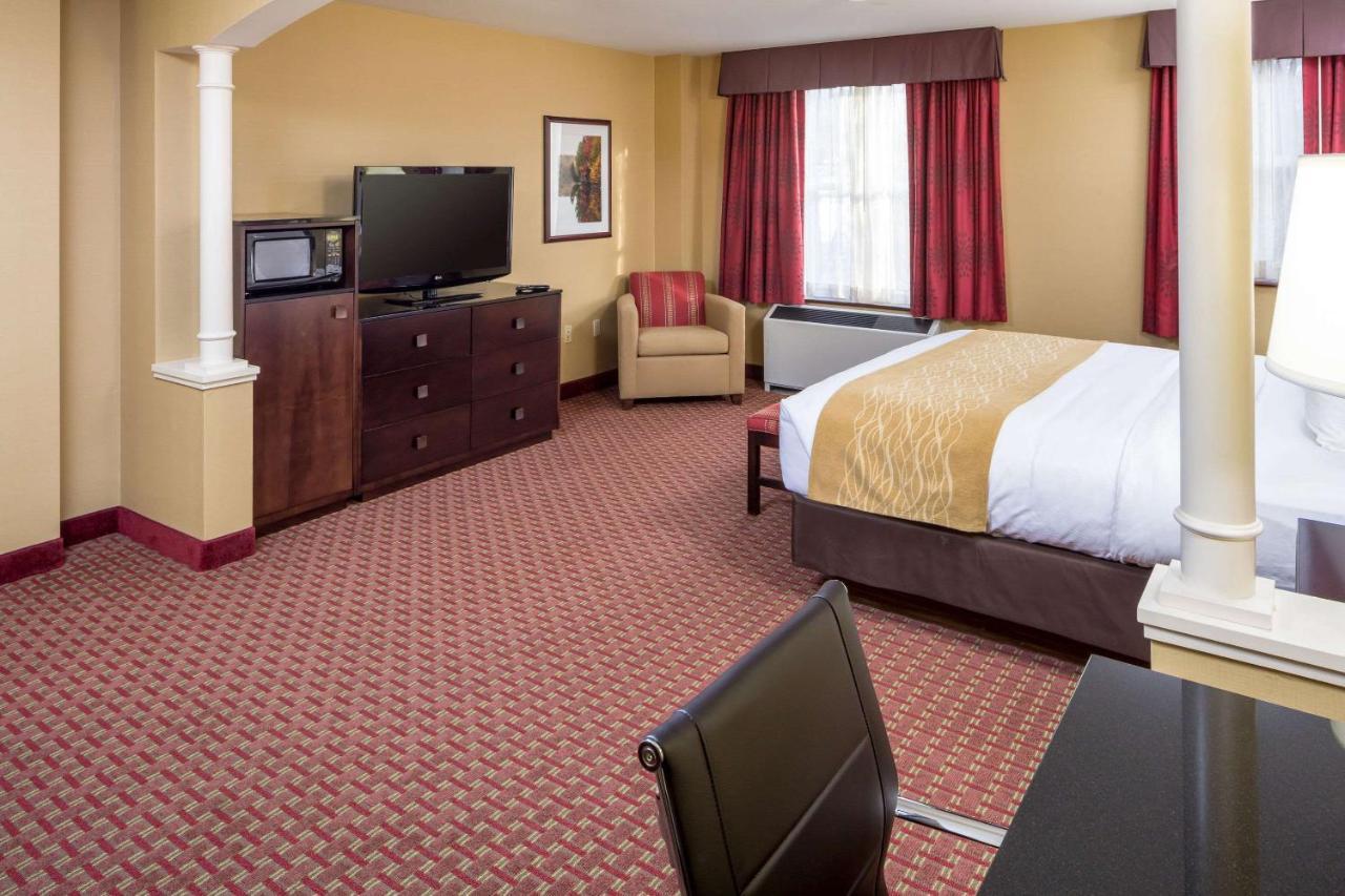 Comfort Inn & Suites Near Burke Mountain Сейнт Джонсбъри Екстериор снимка